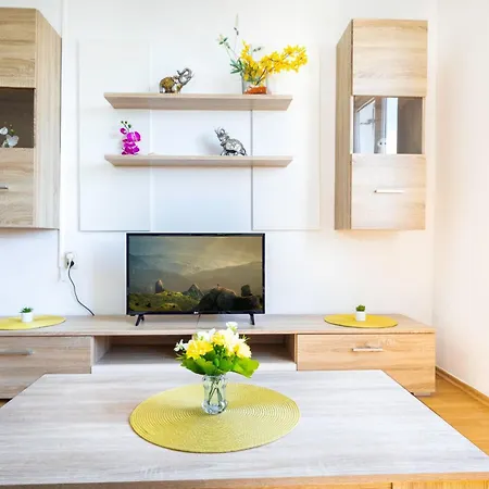 Maja Apartment *