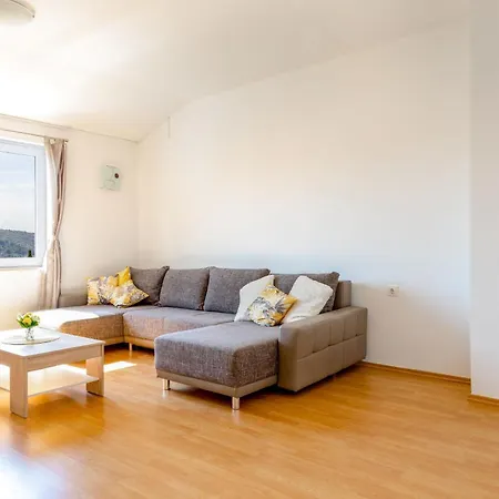 Apartment Maja